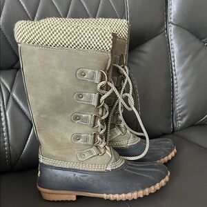 Esprit vintage olive and black boots